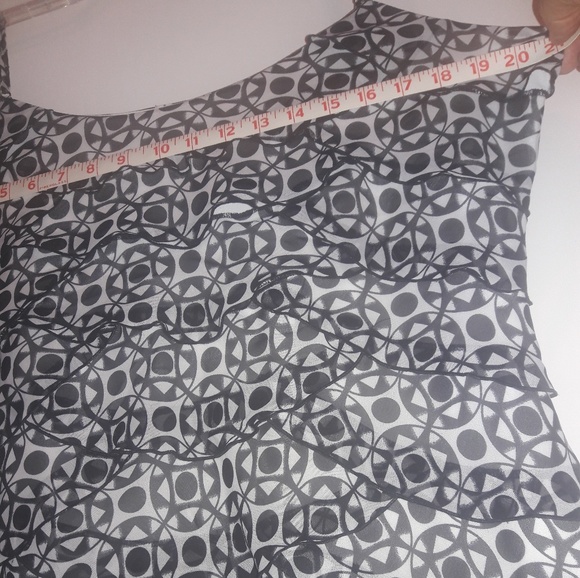 WHBM geometric-print ruffle tank - Picture 7 of 7